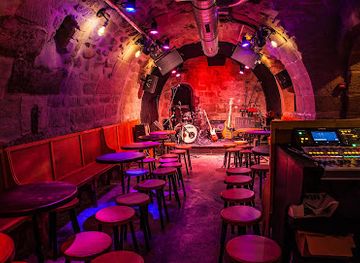 france/paris/latin-quarter/nightclub/le-caveau-des-oubliettes