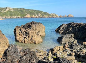 guernsey/moulin-huet-bay/nightclub/moulin-huet-bay