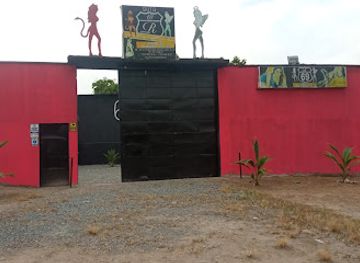 ecuador/mindo-cloud-forest/nightclub/night-club-ruta-69