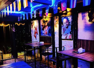nepal/bandipur/nightclub/falcha-food-drink
