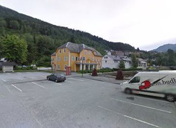 norway/sognefjord/nightclub/ronnykiosken