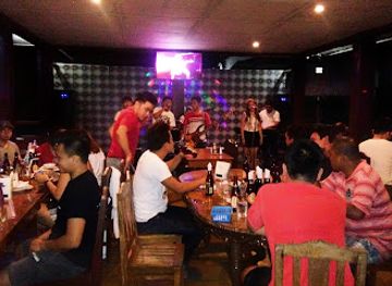 philippines/chocolate-hills/nightclub/jeffrey-s-bar-grill