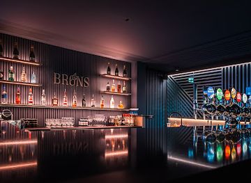 iceland/keflavik/nightclub/brons