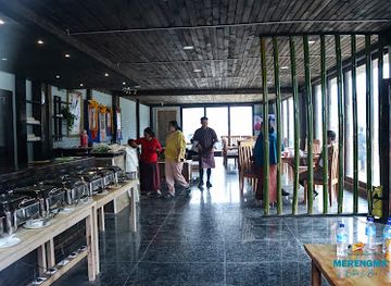 bhutan/punakha/nightclub/merengma-bistro