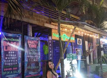 ecuador/montanita-beach/nightclub/mojito-rumba