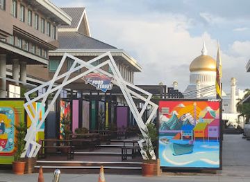 Food Street Yayasan SHHB