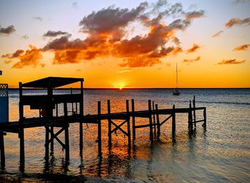the-bahamas/abaco-islands/nightclub/sundowners-bar-restaurant