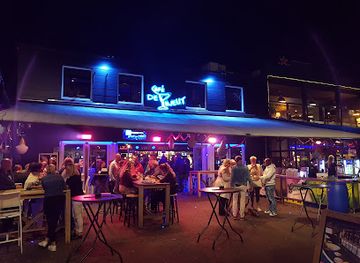 Café De Pineut