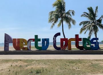 honduras/puerto-cortes/nightclub/playa-municipal