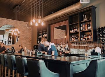 kansas/topeka/nightclub/salut-wine-and-cocktail-lounge