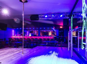 canada/saguenay-lac-saint-jean/nightclub/cabaret-jr