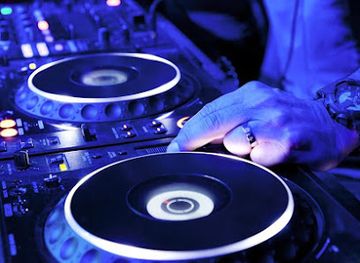 france/loire-valley/nightclub/chousy-grillz-la-chapelle-saint-martin-en-plaine