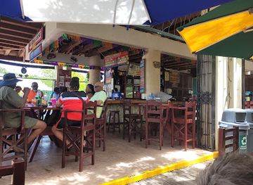 honduras/bay-islands/nightclub/fat-tuesday-honduras