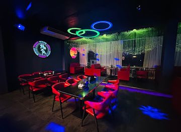 suriname/moengo/nightclub/vmi-happy-bar