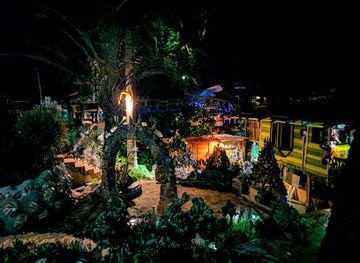 honduras/utila/nightclub/treetanic-bar