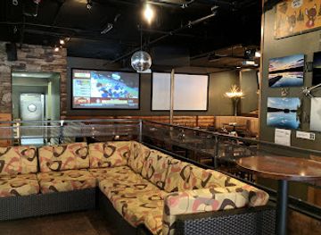 Grand Woods Lounge