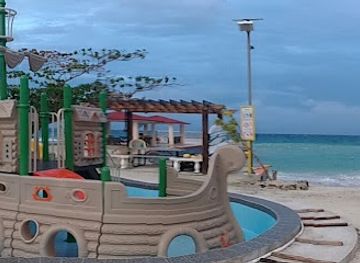 micronesia/chuuk-lagoon/nightclub/rachel-s-beach-resort