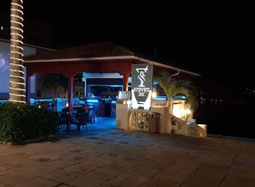 sint-maarten/cupecoy-beach/nightclub/stevez-bar