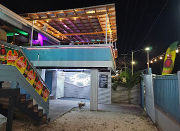 belize/belize-city/queen-s-square/nightclub/building