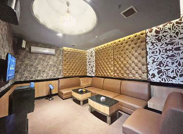 indonesia/north-sulawesi/nightclub/royale-d-lux-club