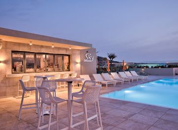 Sky Lounge & Pool