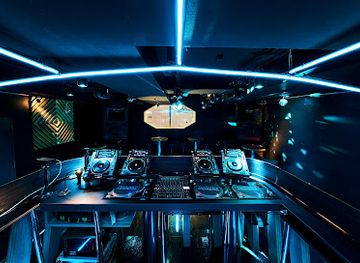 japan/tokyo/harajuku/nightclub/enter