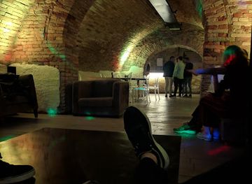 italy/urbino/nightclub/bunker-83