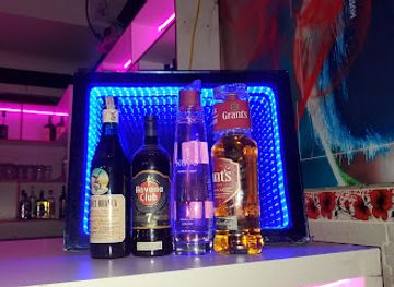 bolivia/chaco-plain/nightclub/discoteca-pub-xoxo