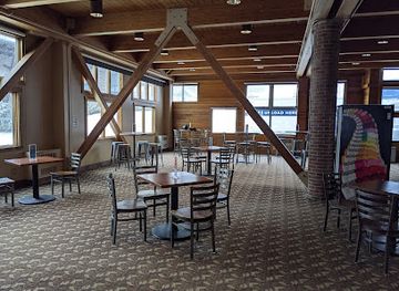 maine/sugarloaf-mountain/nightclub/sugarloaf-mountain-base-lodge-ski-snowboard-rentals