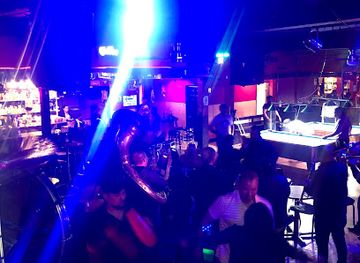 El patron Night Club