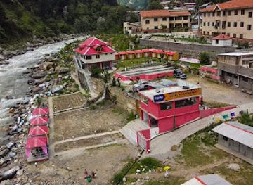 pakistan/kaghan/nightclub/trout-village-resort