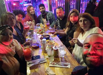 chile/valparaiso/barrio-puerto/nightclub/terraza-nomade