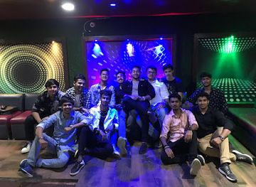 india/ahmedabad/nightclub/rewind-the-disc