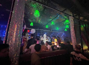 dr.oscar night club laos