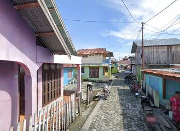 indonesia/togean-islands/nightclub/uentanaga-bawah-kompleks-badola