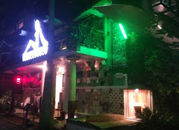 japan/naoshima-island/nightclub/little-plum