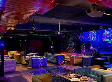 way to fly pub and skylounge
