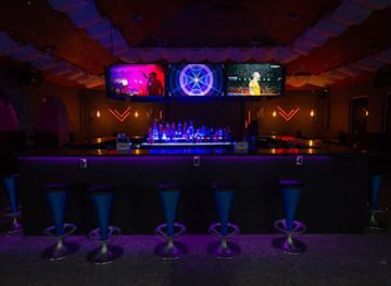 antigua-and-barbuda/dickenson-bay/nightclub/vyce-sports-bar-and-lounge