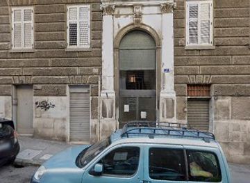 italy/trieste/nightclub/zweiservesas-company