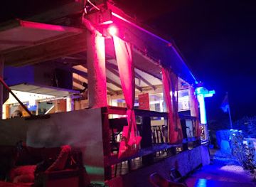 Unique Bar & Grill