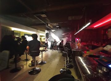 indonesia/bandung/ciumbuleuit/nightclub/qmeals