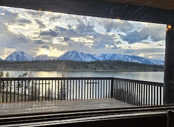 wyoming/grand-teton-national-park/nightclub/deadman-s-bar