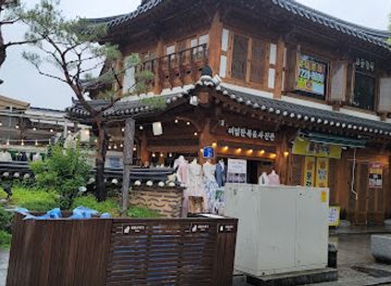 south-korea/jeonju/omokdae-and-imokdae/nightclub/jeonju-hanok-village-hanbok-rental-hanboknam