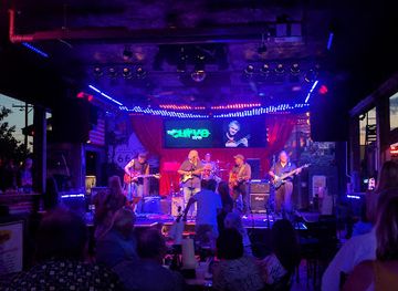 Curve Inn