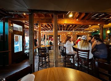 illinois/galena-territory/nightclub/the-grape-escape