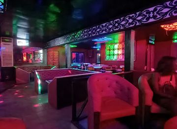 gabon/upper-ogooue-province/nightclub/belfon-night-club