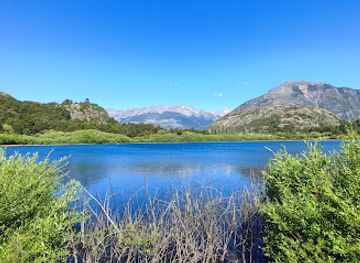 chile/futaleufu/nightclub/laguna-espejo