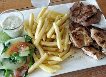 mayotte/bandrele/nightclub/royal-snack