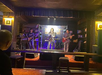 bhutan/wangdue-phodrang/nightclub/mojo-park