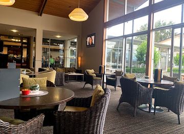 new-zealand/fiordland-national-park/nightclub/the-explorer-bar